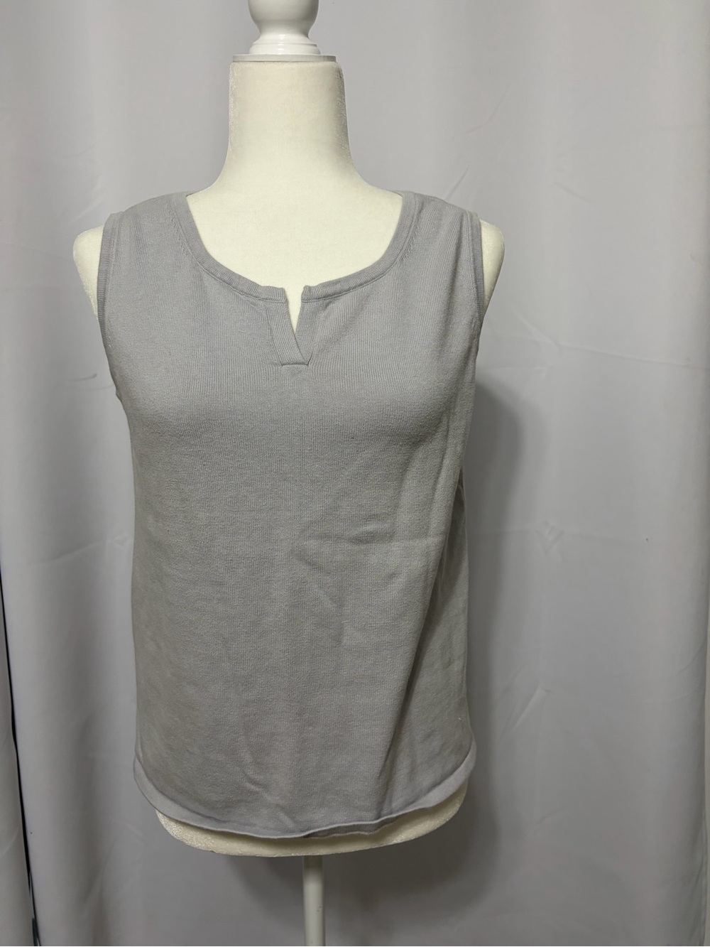 Sleeveless knit tank top